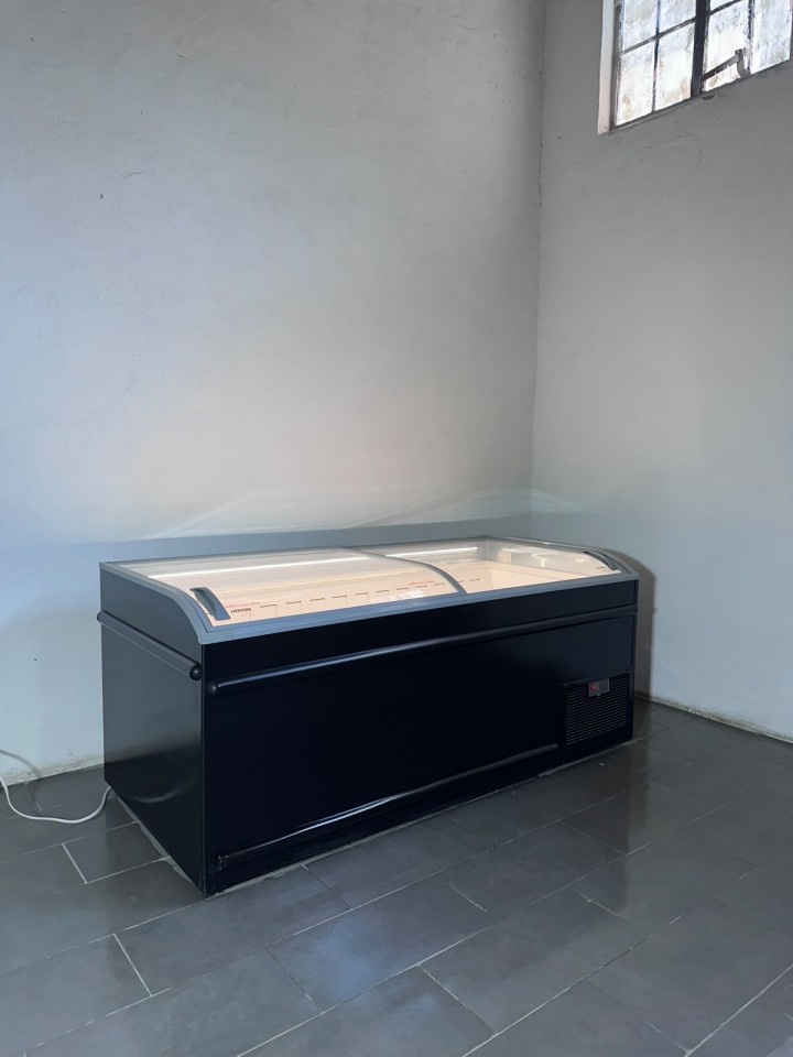 ---Zamrażarka witrynowa ekspozycyjna Novum 210 cm 1000 l